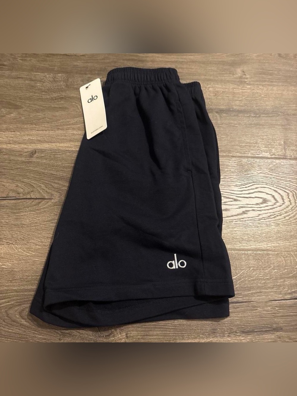 ALO Yoga Men's Athletic Shorts - Picture 2 of 4